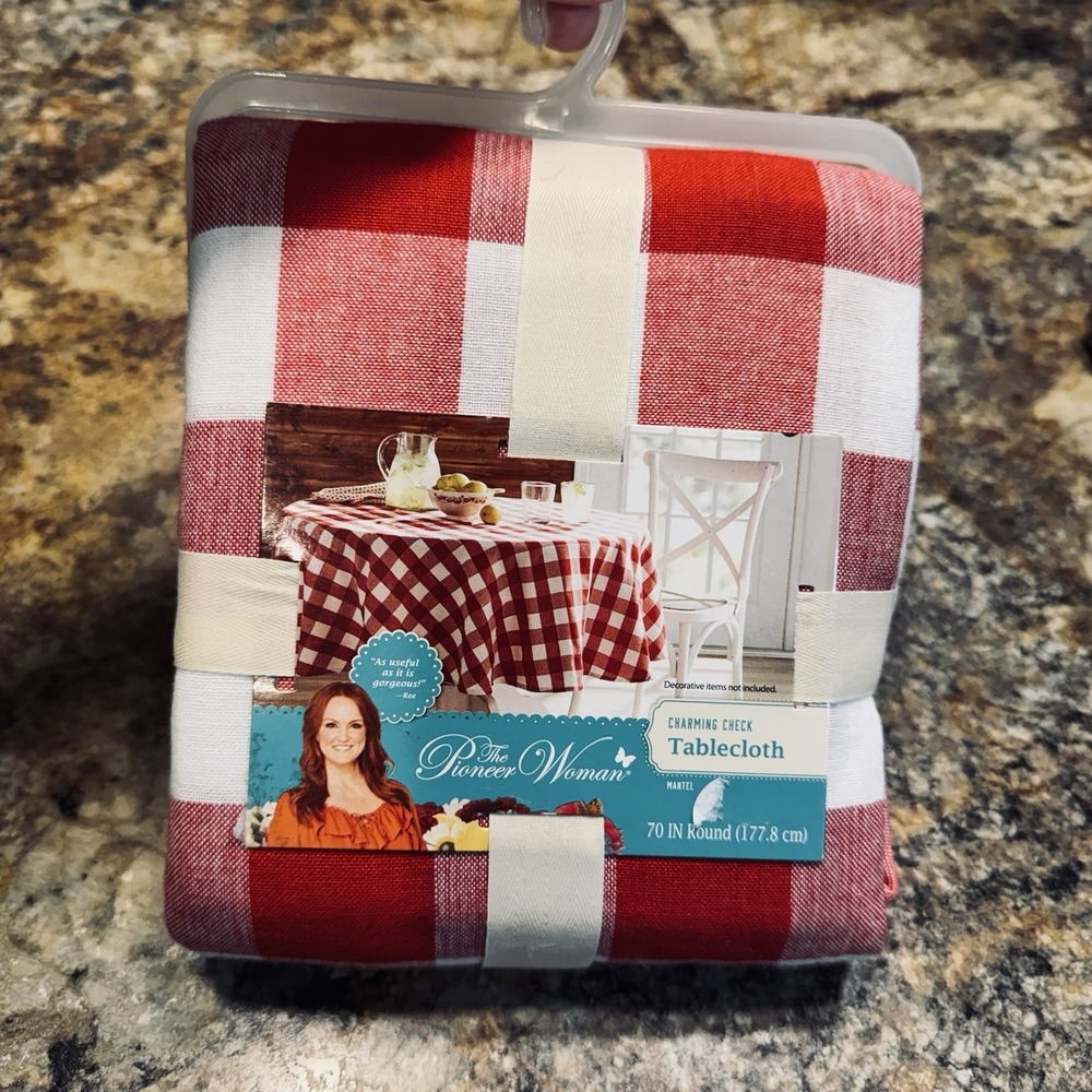 The Pioneer Woman Charming Check Red & White Yarn Dyed Round Tablecloth 70in New
